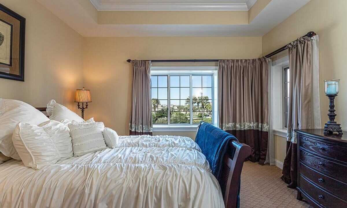 200 Ocean Crest Dr 345 016