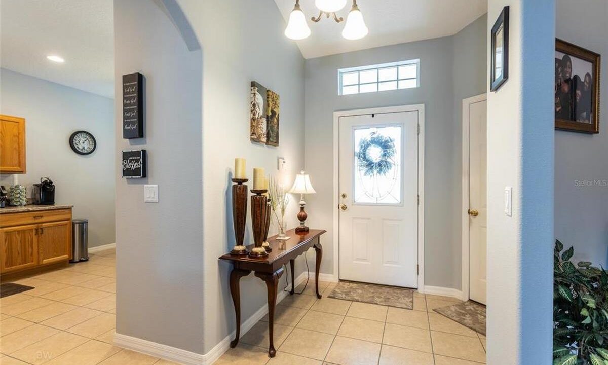12 ROYALE Lane 03