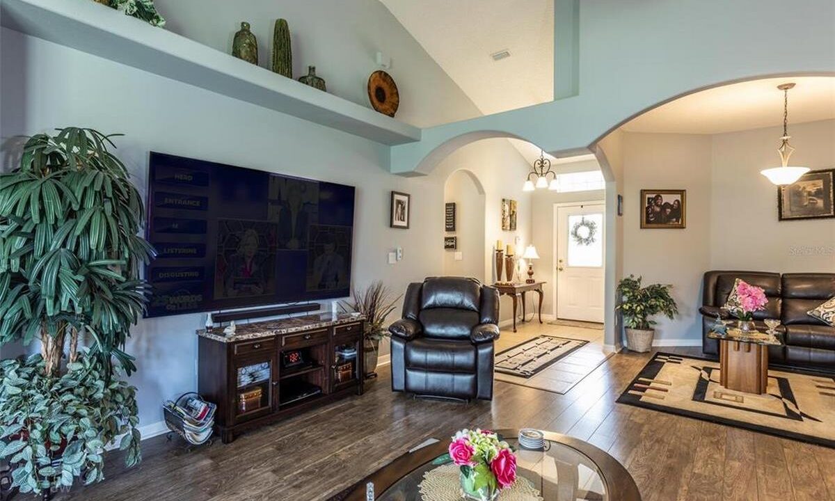 12 ROYALE Lane 09